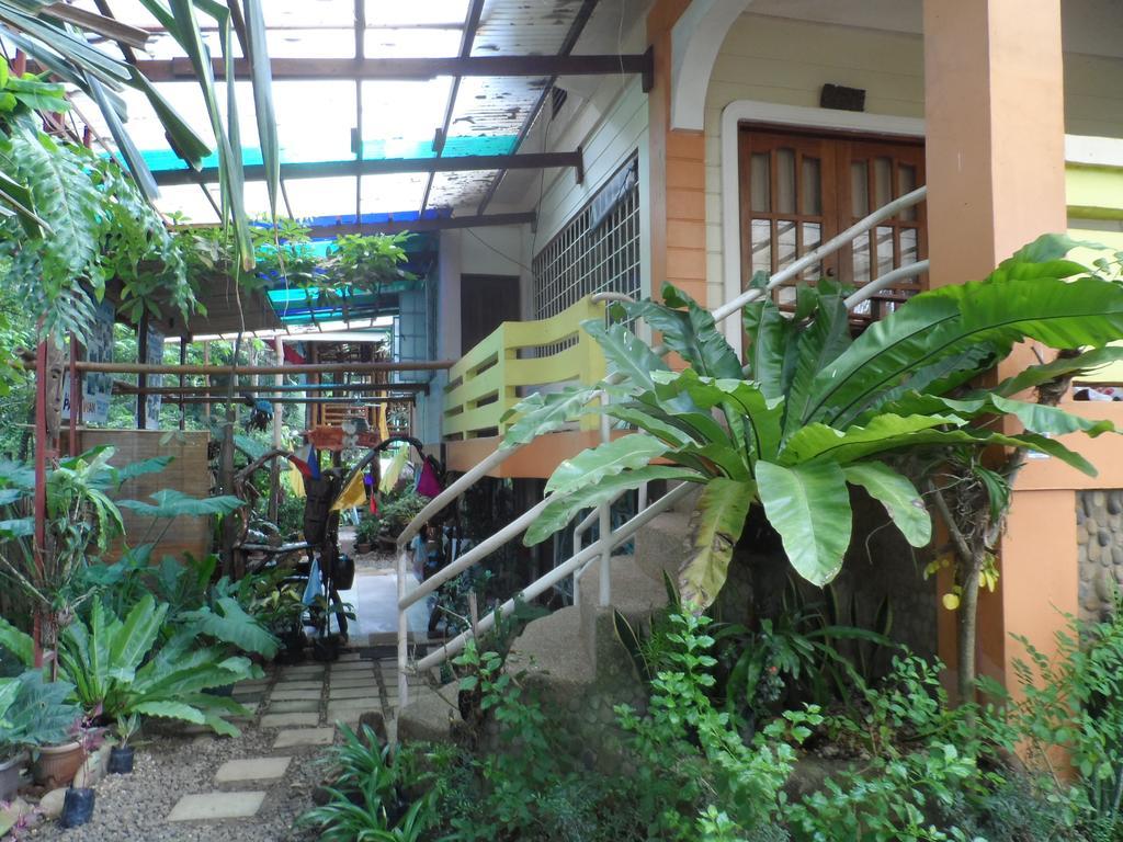 Victoria Guest House And Cottages Puerto Princesa Exterior photo