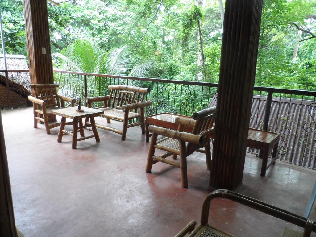 Victoria Guest House And Cottages Puerto Princesa Exterior photo